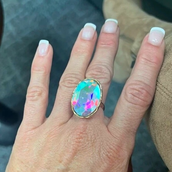 NWT Multifaceted Holographic Iridescent Crystal Cocktail Ring - Oil Slick Tones - Picture 15 of 16
